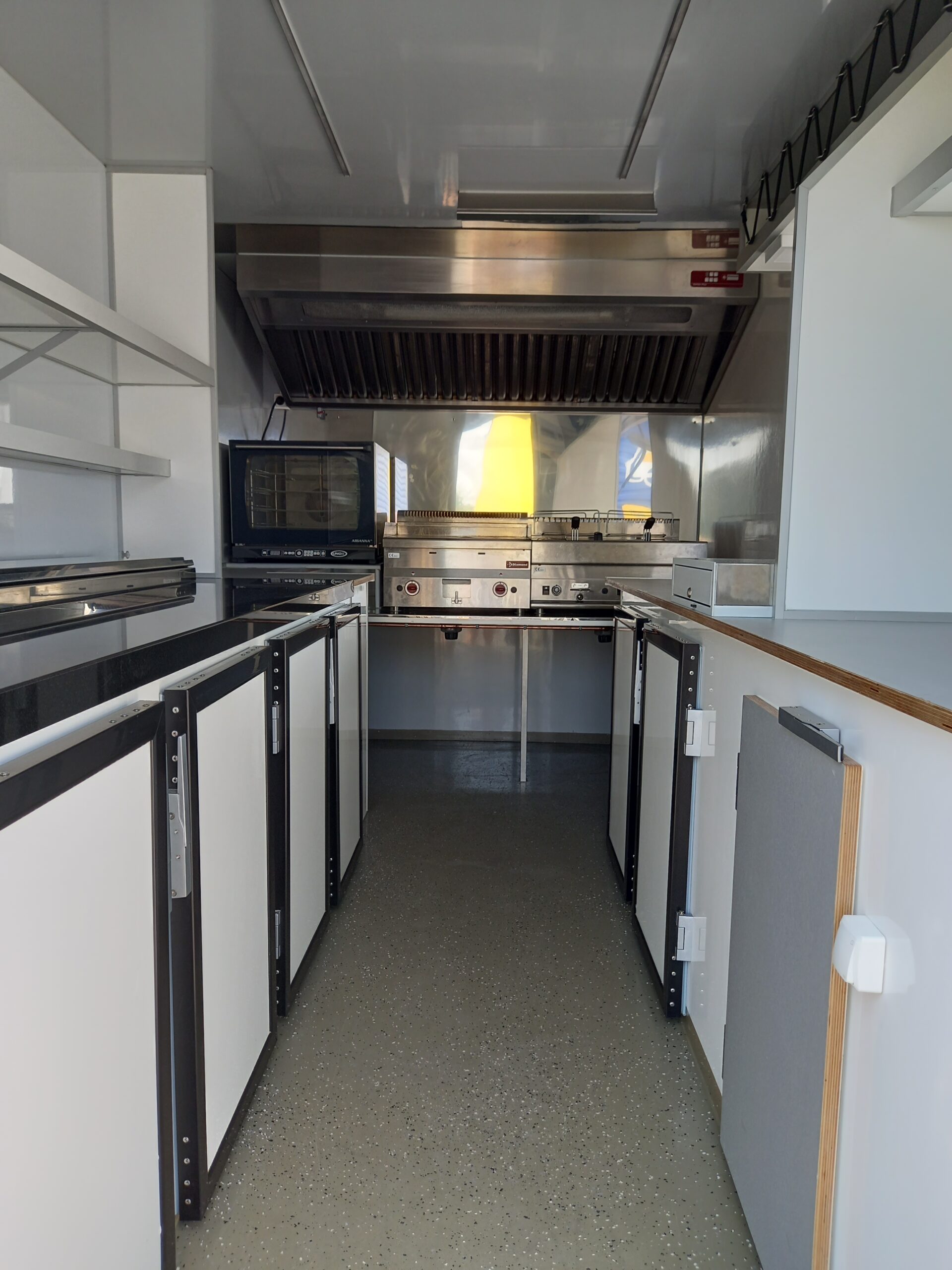 20220825_142700 Camion d'occasion snack friterie - 1086