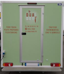 CAMION FOODTRUCK FOODBOX CELLULE DE 4.20 M SNACKING VUE ARRIERE