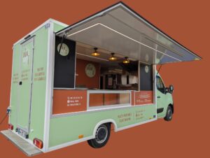 CAMION FOODTRUCK FOODBOX CELLULE DE 4.20 M SNACKING VUE LATERALE DROITE VOLET OUVERT
