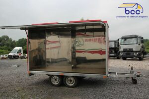 Intérieur du véhicule avec poste de travail