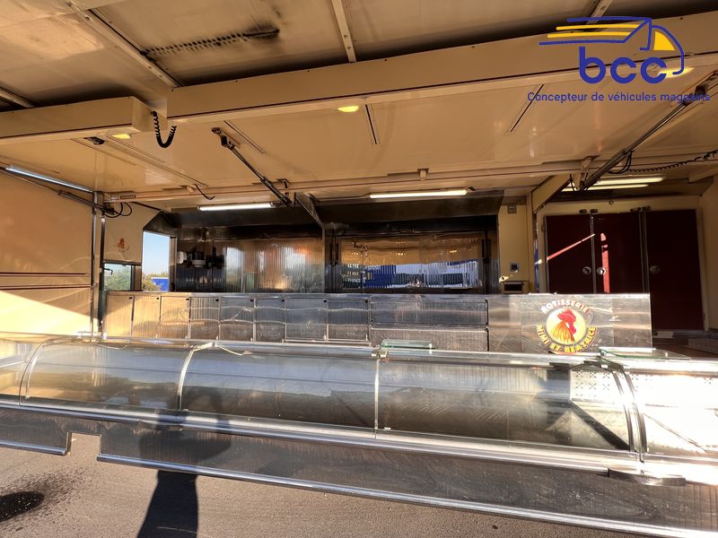 Intérieur camion rôtisserie professionnel