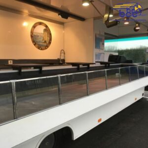 camion panoramique poisson vitré