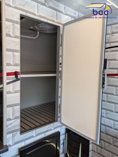 Réserve haute réfrigérée 4 portes – camion de marché 4m50