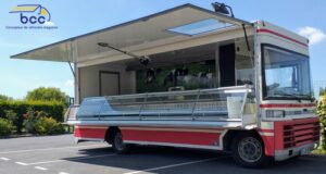 camion marché panoramique stationné