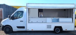 camion pizza Renault Master en façade