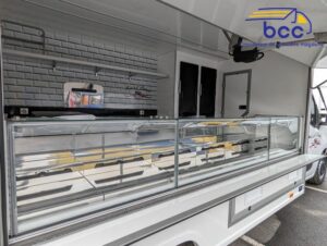 Vitrine extérieure camion marché tournée Renault