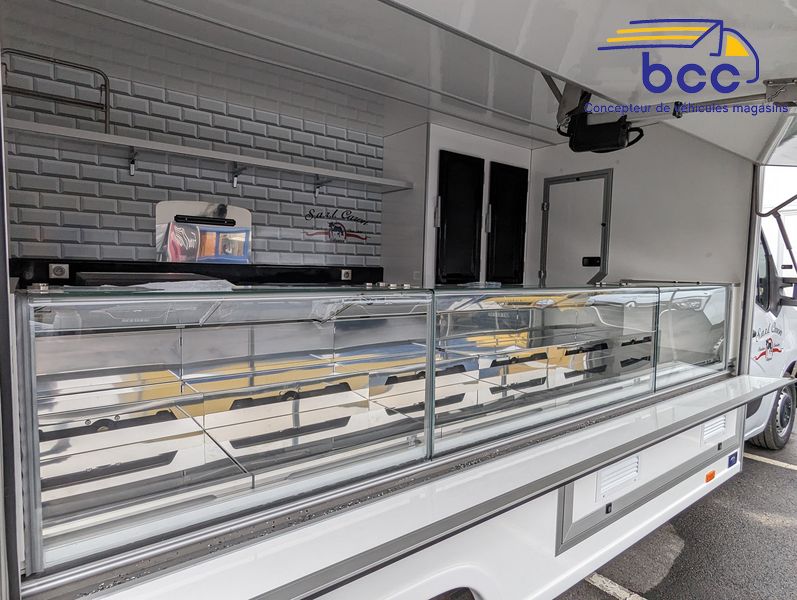 Vitrine extérieure camion marché tournée Renault