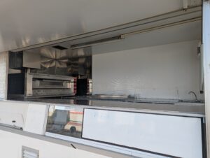 intérieur inox avec four à pizza GGF