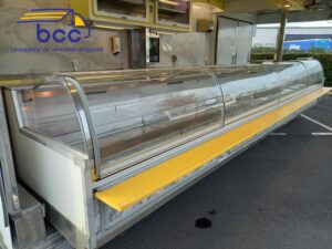 détail vitrine inox container
