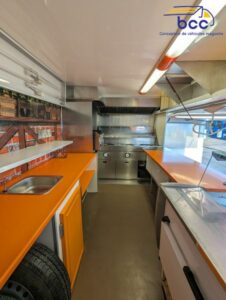 Intérieur remorque snack friterie