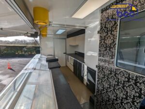 Intérieur complet – camion marché fromage