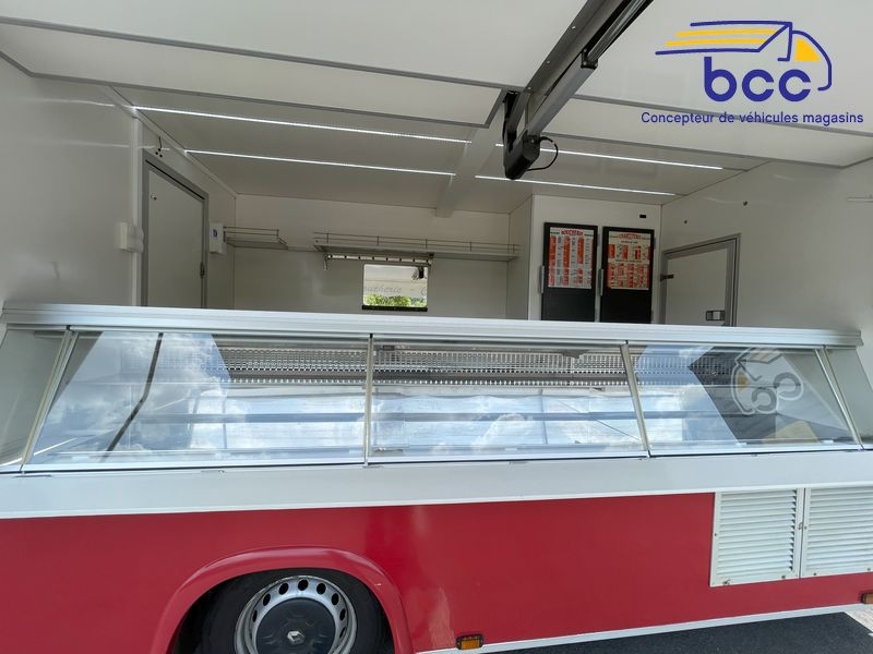 Vitrine double niveau réfrigérée Intérieur du camion de tournée avec vitrine à deux niveaux
