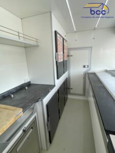 Accès cabine et porte latérale du véhicule