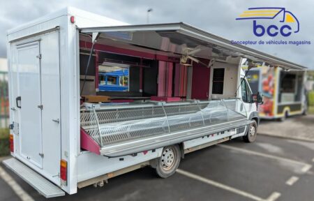 Camion marché Citroën Jumper avec vitrine glaces relevables pour boucherie charcuterie