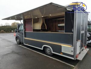 Foodtruck pizza bois vintage type HY avec four Grand-Mère