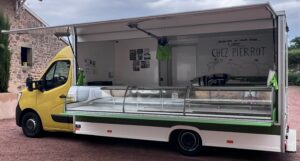Camion fromager ouvert avec vitrine
