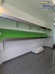 étagères inclinées camion marché