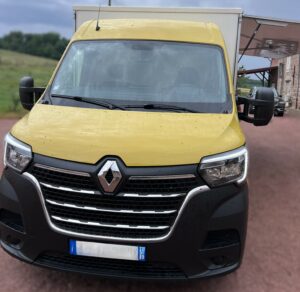 Vue avant du camion fromager