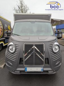 Vue avant du camion Citroën HY pizza