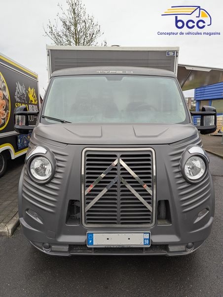 Vue avant du camion Citroën HY pizza