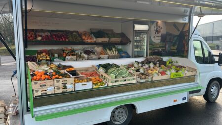 camion marché primeur fruits et légumes