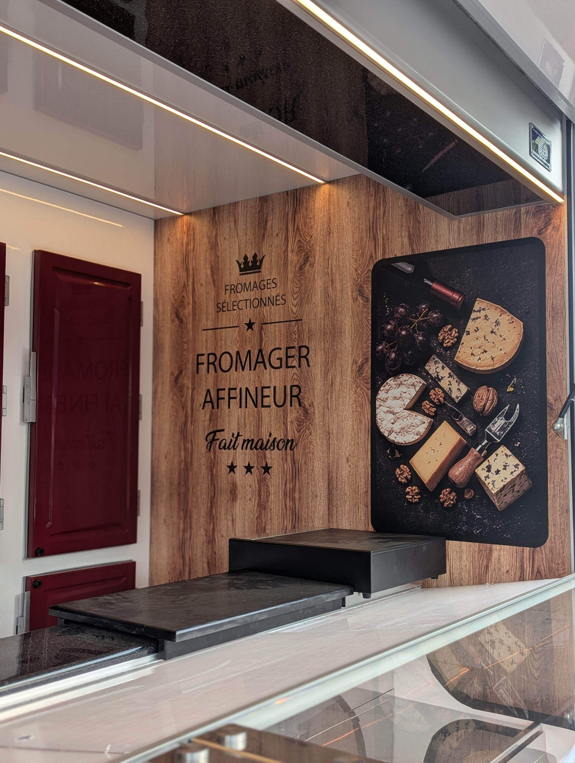 vitrine camion boucher fromager avec éclairage LED