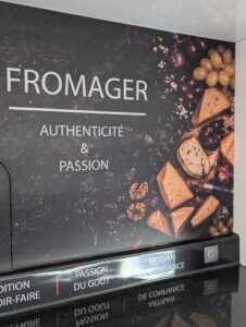espace fromager affineur dans camion magasin